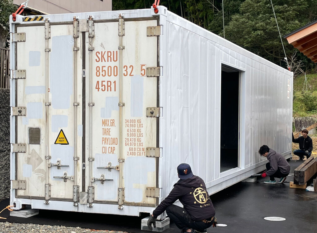 リーファーコンテナの床面 – ホウワ