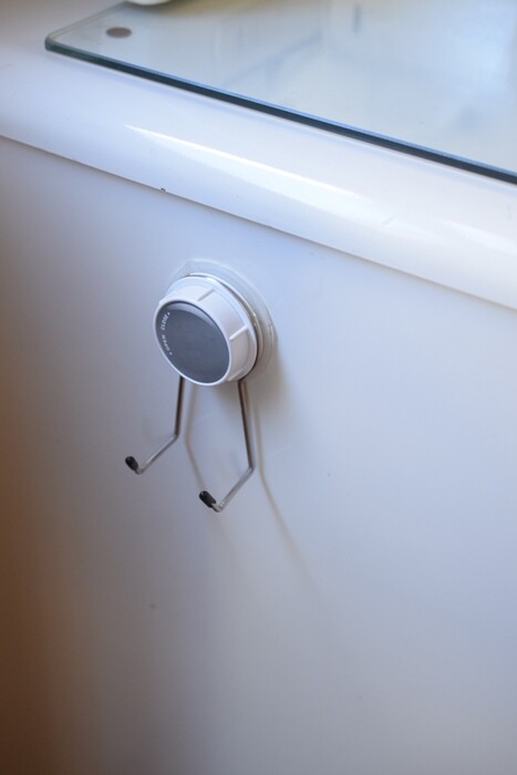 ドライヤー収納 ダイソー「フック付配線ベルト」で太いコードをまとめて綺麗に引っ掛け収納♬ : happy-go-lucky -心地いい暮らしのコツ-Powered by ライブドアブログ