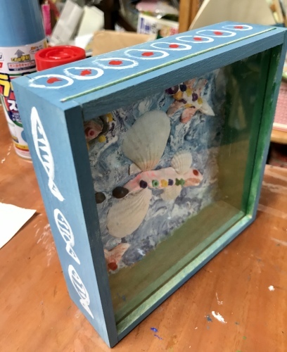 夏休みの自由課題 . 大切な貝殻やサンゴで 貯金箱をつくりました🐚 . 色づけも上手にできました🎨 .クライムラボ研究員：アベシン クライムラボ研究員たちによる『 夏 』をテーマにした作品を投稿中🌻どうぞお楽しみに！ ===== フリーダウンロード塗り絵 NURIE