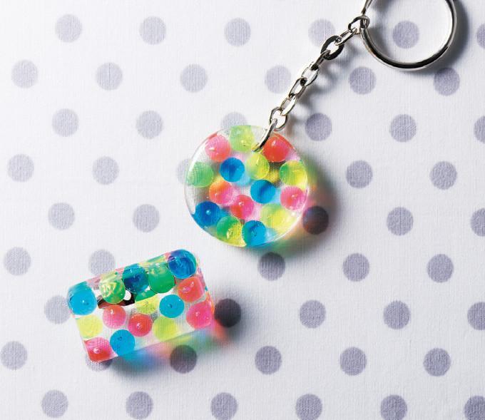 ビーズ人形 キーホルダー 可愛い レトロ 手作り ハンドメイド ビーズキーホルダー 作り方」の人気アイデア 10 件