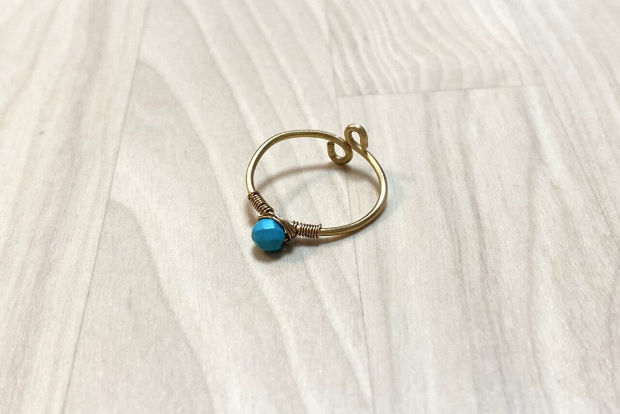 ワイヤーアクセサリー ワイヤー三つ編み☆チェーンリングの作り方編み込みリングTutorial for braided wire ring -YouTube