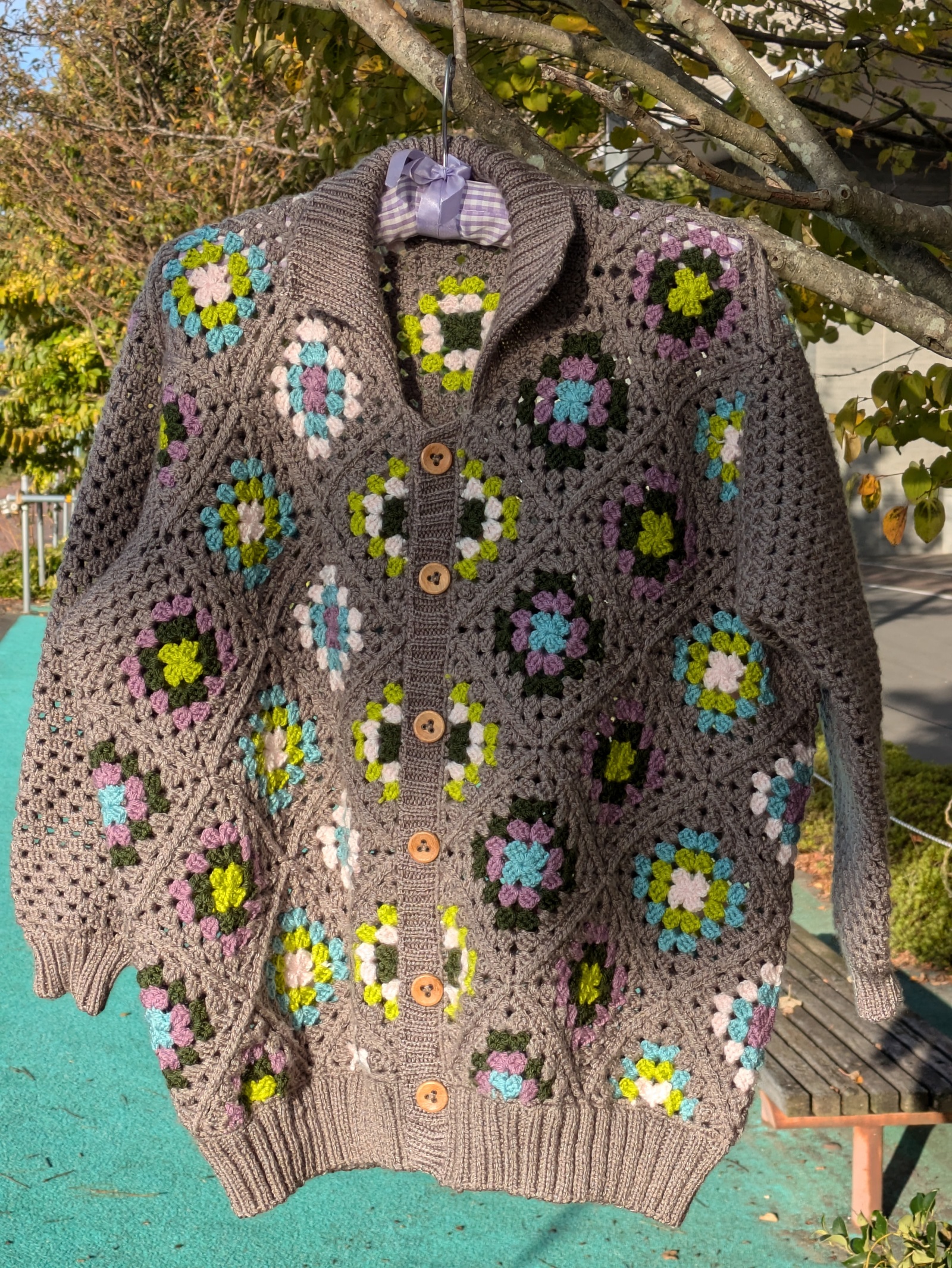 グラニースクエアカーディガン ハンドメイドニット パッチワークニット 手編み ニット・セーター nicaの木 通販18898196Creema クリーマ