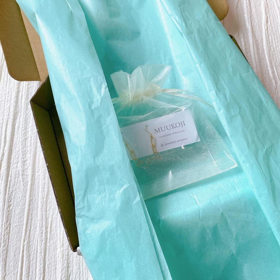 カラバリ豊富で緩衝材としても使用できる万能オシャレな「薄葉紙」 を紹介します✨薄葉紙の詳細はこちら‼クリーム色：https:www.seiwa-p.co.jp shop g g070002-58622 ?Instagramピンク：https:www.seiwa-p.co.jp shop g g070002-58624 ?Instagram マウスグレー