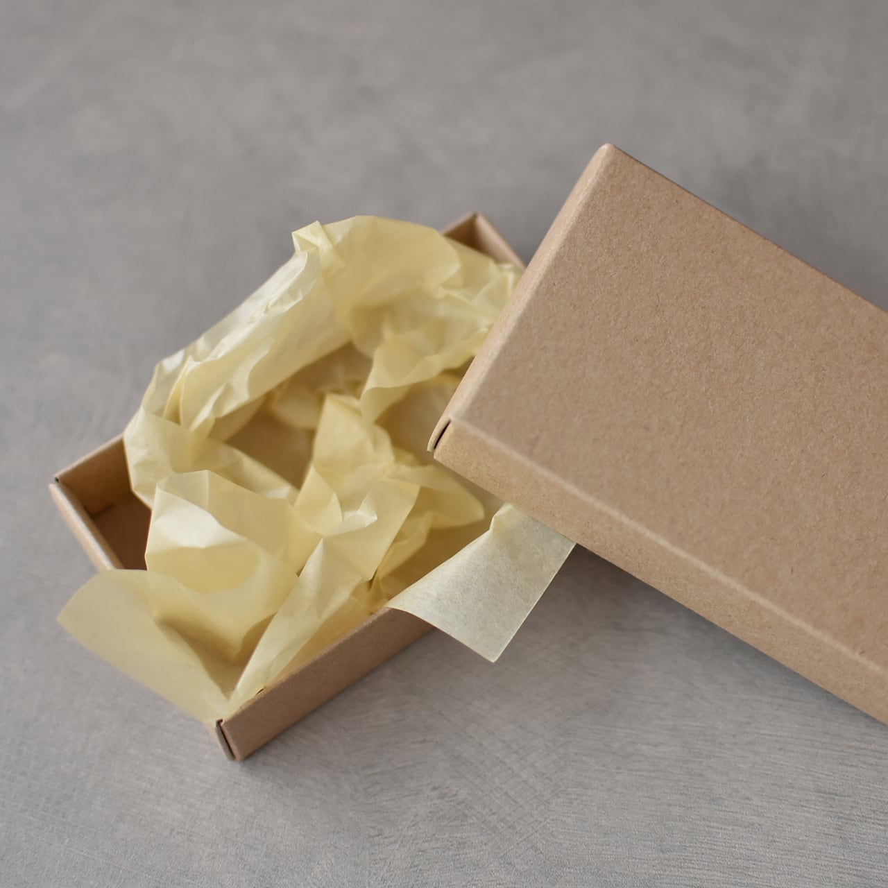 カラバリ豊富で緩衝材としても使用できる万能オシャレな「薄葉紙」 を紹介します✨薄葉紙の詳細はこちら‼クリーム色：https:www.seiwa-p.co.jp shop g g070002-58622 ?Instagramピンク：https:www.seiwa-p.co.jp shop g g070002-58624 ?Instagram マウスグレー