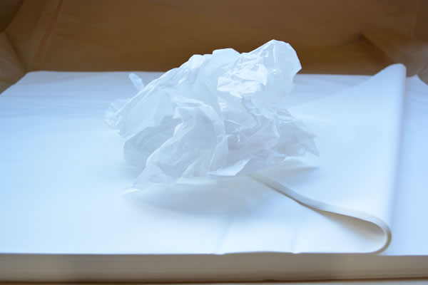 カット薄紙 クリムゾンレッド 272×197mm 200枚入 アクセサリー パーツ ラッピング資材 梱包資材 薄い 紙 紙材 包装 包装紙 プレゼント緩衝材 問屋 ペーパー プレゼント包装 ハンドメイド資材 さや工房 手作り アクセサリーパーツ 卸 おすすめの通販はau PAY マーケット