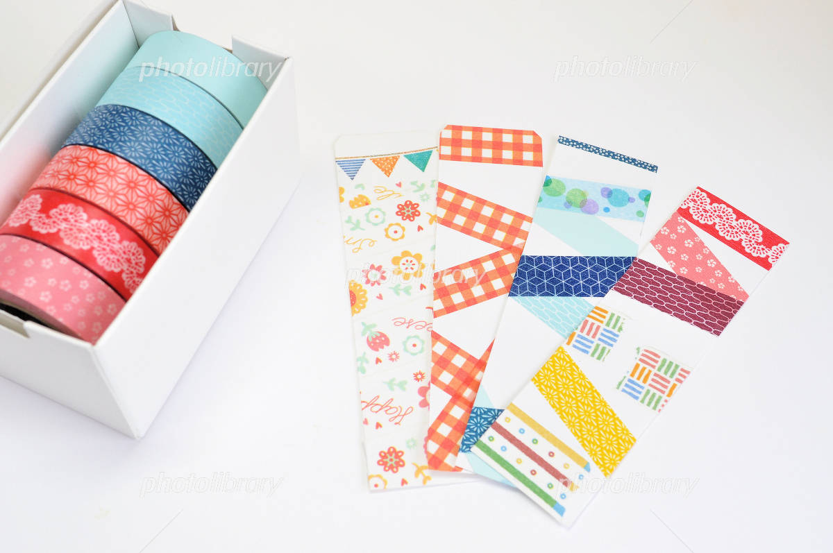 ◉mtで作るオリジナルしおり 秋を感じる季節になってきました.・* 秋と言えば「読書」という事で、今回はいろんな種類のマスキングテープ を使って、様々な形のしおりを作ってみました。 厚紙に貼って作るタイプのシンプルな物から、クリアシートを使った物、本を挟んだ