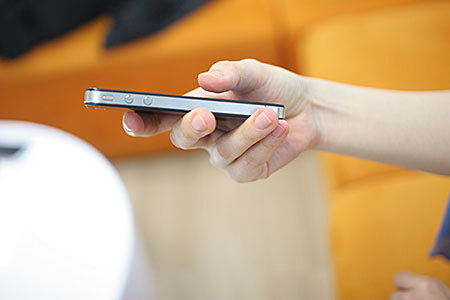 スマホ 横持ち」の6.6万点のロイヤリティフリー画像、写真素材、絵Shutterstock