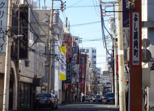 東京・吉原にあるソープ街の街並み｜笑ってトラベル：海外風俗の夜遊び情報サイト