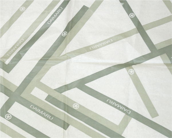 大丸の新しいショッパー 大丸と松坂屋へ行ってきました。きょうからリニューアルした大丸の紙袋です。伊勢丹同様に店名は袋の中に表示。持ち手も三越などと同様に布製です。東京店では包装紙はまだ古いままでいまの物がなくなってからとか😅大丸松坂屋デパート