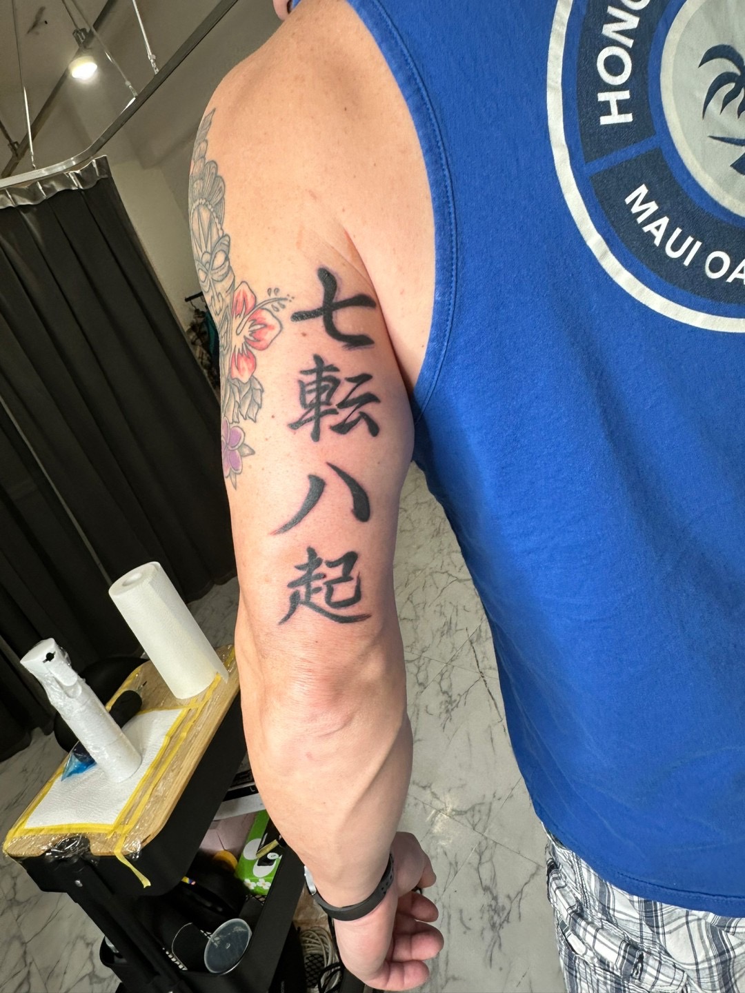 合掌と文字のタトゥー – Tifana Tattoo – 東京・渋谷のタトゥースタジオ