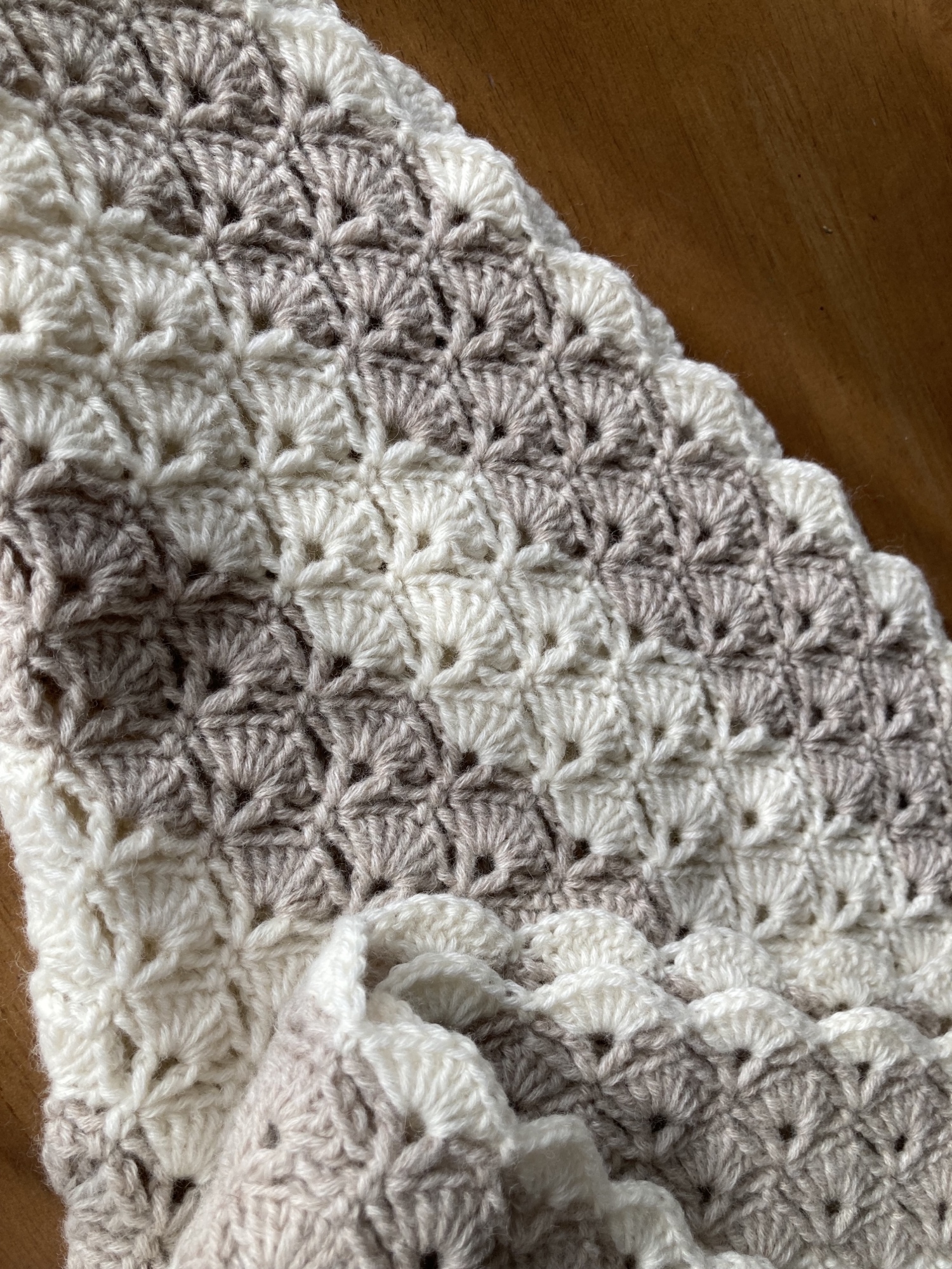 新着編み図のお知らせ お花のモチーフ繋ぎブランケットかぎ針編み・無料編み図 ATELIER *mati*