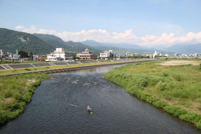 ２５万本の桃の花、辺り一面がピンク色 山梨・笛吹で今週末頃まで見頃 : 読売新聞