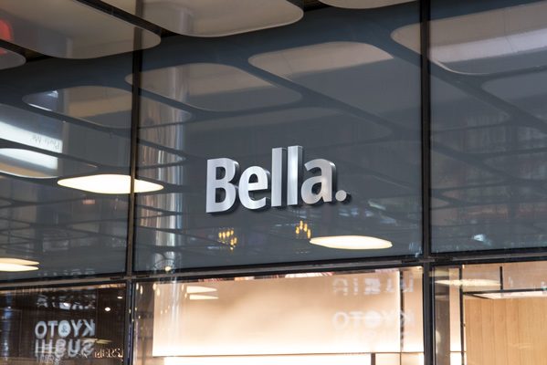 無料の看板モックアップ素材18選！今すぐ提案に使いたくなる高品質な素材を厳選！BLUE FRIDAY