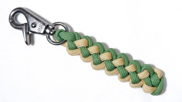 パラコードでキーホルダーの編み方角四つだたみ ボックスノット Paracord Box knot Keychain結び方ナビ 〜 How totie
