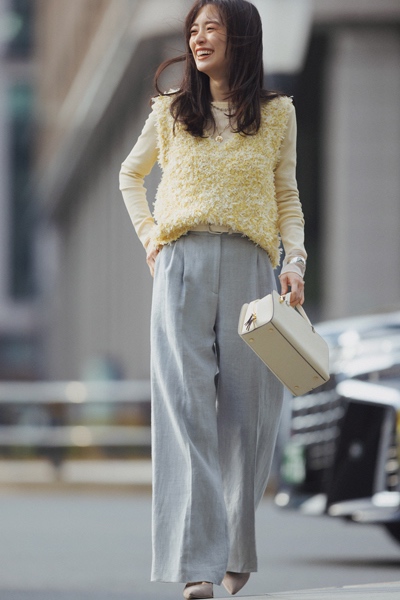 2023-2024秋冬 注目カラー・グレー＆赤の種類と名前、大人の最旬コーデ例 流行色ヒカリモノガタリジュエリー・アクセサリーと大人のおしゃれ情報メディア