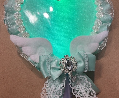 DAISOのハート型ペンライトをアレンジ。オリジナリティ溢れる手作りペンラの作り方