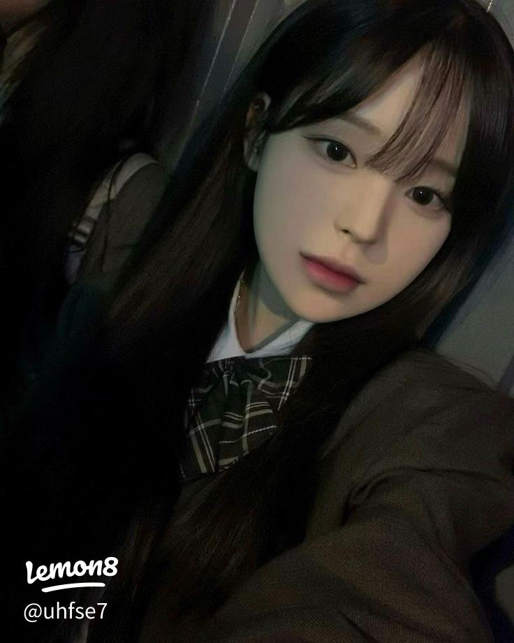 白系統の実写フリーアイコン女の子で魅力的なプロフィール写真の選び方