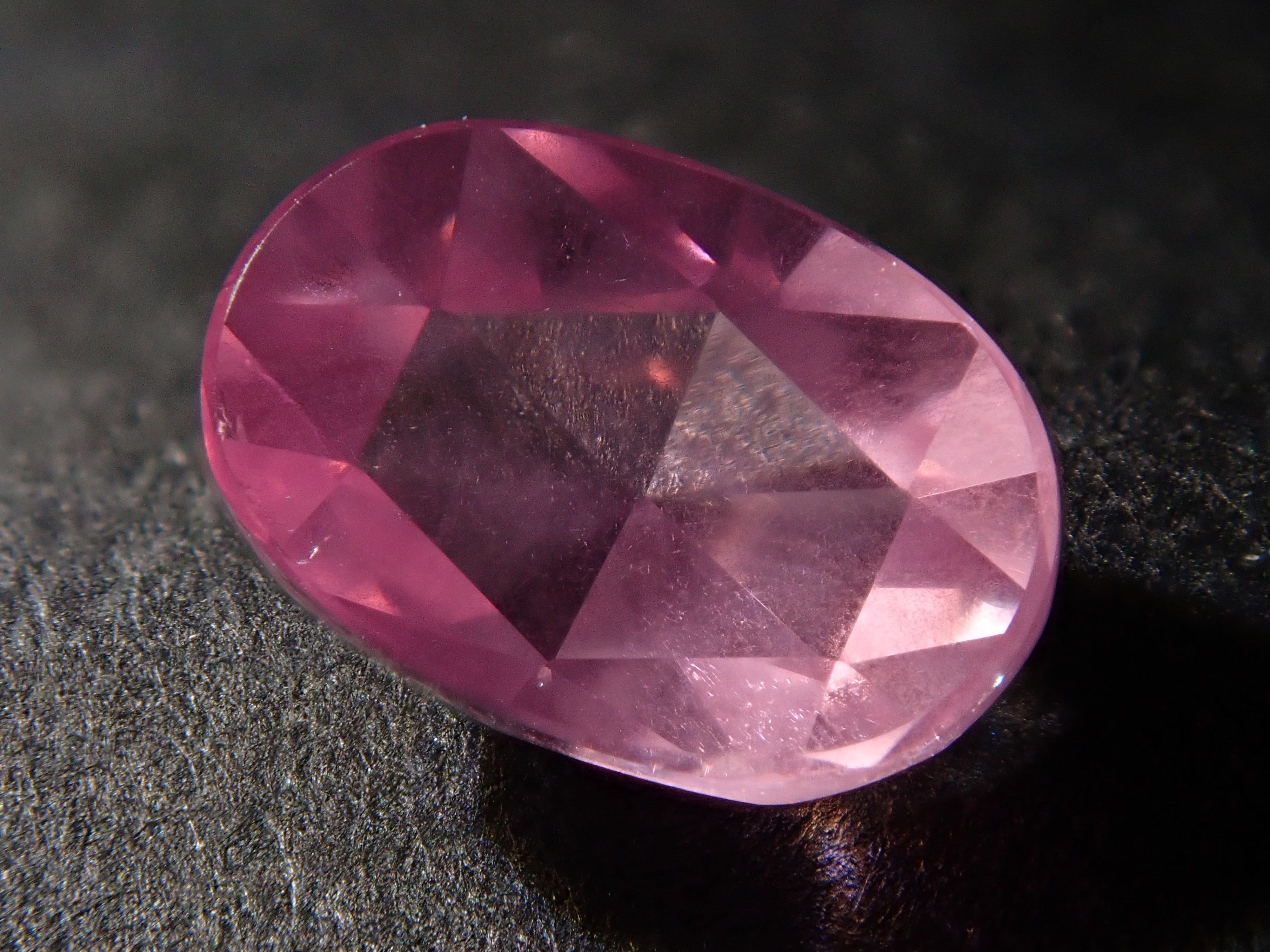 パープルピンクシルキースピネル1.03ctスリランカ産LOTUS for BrIGHT ジュエリーと天然石・ルースの通信販売ロータスフォーブライト