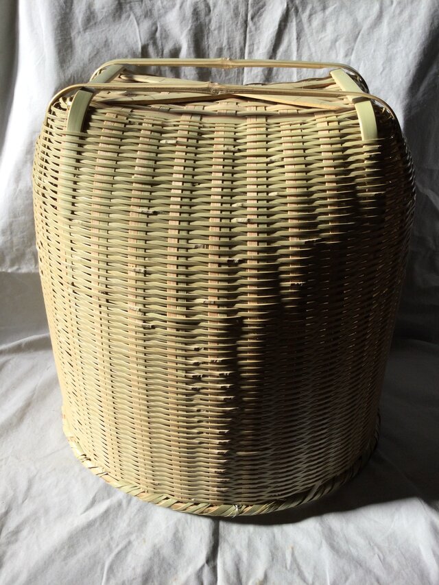 自然素材を編む」by 木のヒゲ ＠たとぱに 葉、枝、蔓、樹皮など、身の回りで採れる自然素材を使ってカゴなどを作ります