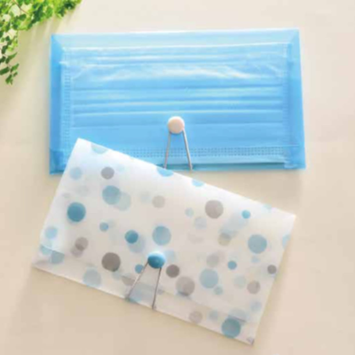 書類を入れるだけじゃない！クリアファイルの驚きの活用術RoomClip mag暮らしとインテリアのwebマガジン