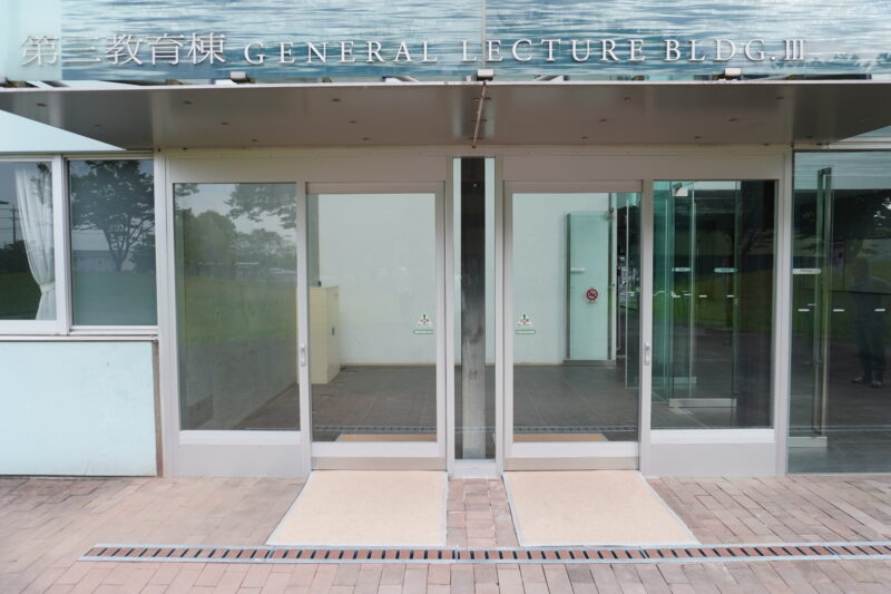 ユニバーサルデザインとは？ユニバーサルデザインの自動ドアの考え方開き戸の自動ドア施工 実績No1のシステムクリエーション