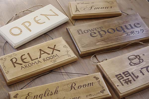 取付簡単なロールタイプのステージ看板