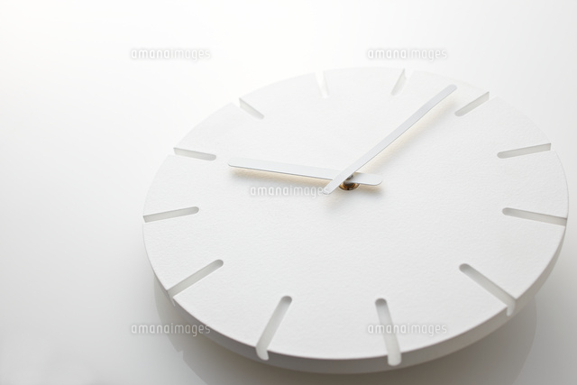 古い時計の文字盤の数々 10573000040 の写真・イラスト素材アマナイメージズ