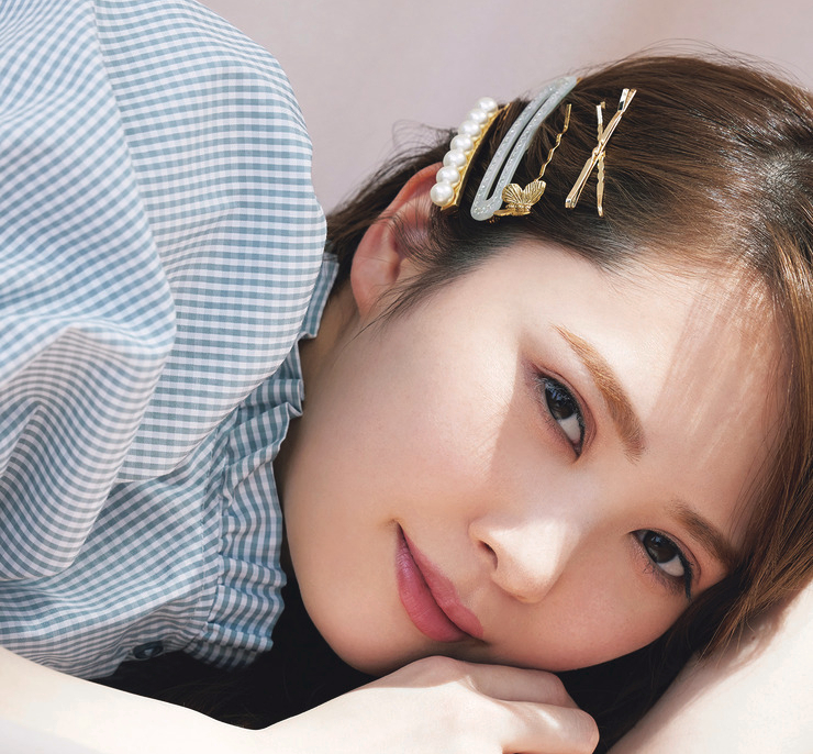 簡単ひと手間で上品＆大人見せ♪「ゴールドピン」を使ったヘアアレンジまとめホットペッパービューティーマガジン