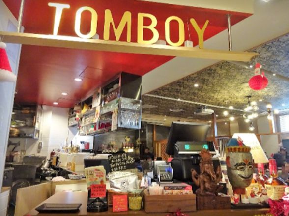 TOMBOY 赤坂店(トムボーイ)」で「タイ風やきそば&ミニグリーンカレー丼[日替わりランチ](1,350円)」 の人気・おすすめ度