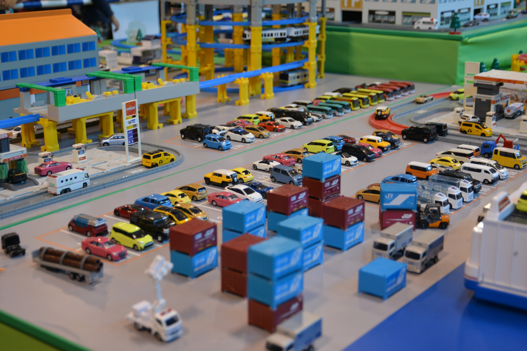 自作の分野は、実に奥が深いっ！「自作トミカタウン」を作る、すごい人たちGetNavi web ゲットナビ