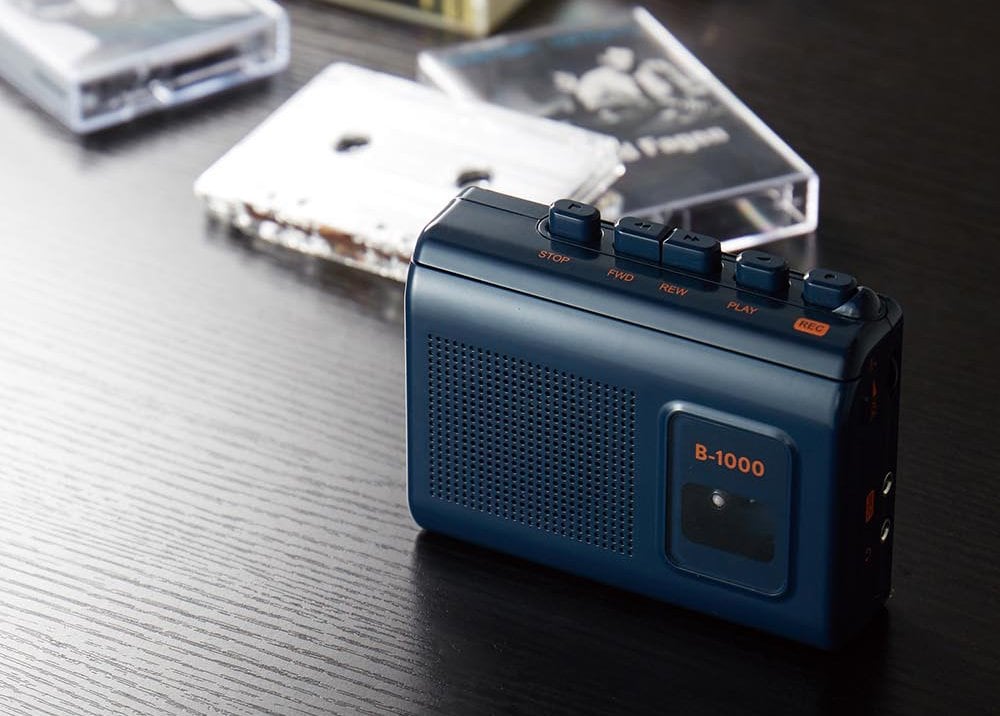 Amazon.co.jp: life_mart カセットプレーヤー ポータブルUSB給電 ＆ 乾電池 対応 イヤホン付きカセットテープ プレーヤー コンパクト USB カセットプレイヤー カセット カセットテープ 再生 小型 薄型 透明 クリア おしゃれ : 家電＆カメラ