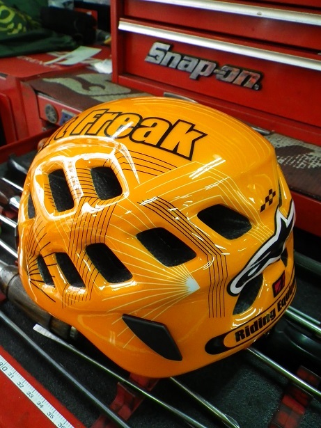 あったまテッカステッカー♪ステッカーの貼り方を学んでオリジナルヘルメットを作っちゃおう！ - Webikeプラス