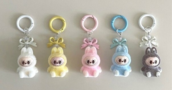 スーパーボールをキーホルダーに⁉️, 見た人が「え？なにこれスーパーボール👀⁉️」ってなりそうな不思議で可愛いキーホルダー🤭✨,ウチにスーパーボールたくさんあるって方、多いんじゃないでしょうか？, ウチも沢山あるし、よく床に転がってる🙄,そんなスーパーボールをキーホルダーに変えちゃいましょう🎶, ヒートンさして繋げるだけなんで簡単✨, さす時も力いりません🙌,