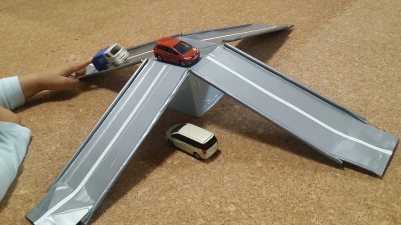 トミカ 道路&パーキング！ハンドメイド手作りおもちゃ 駐車場 - メルカリ