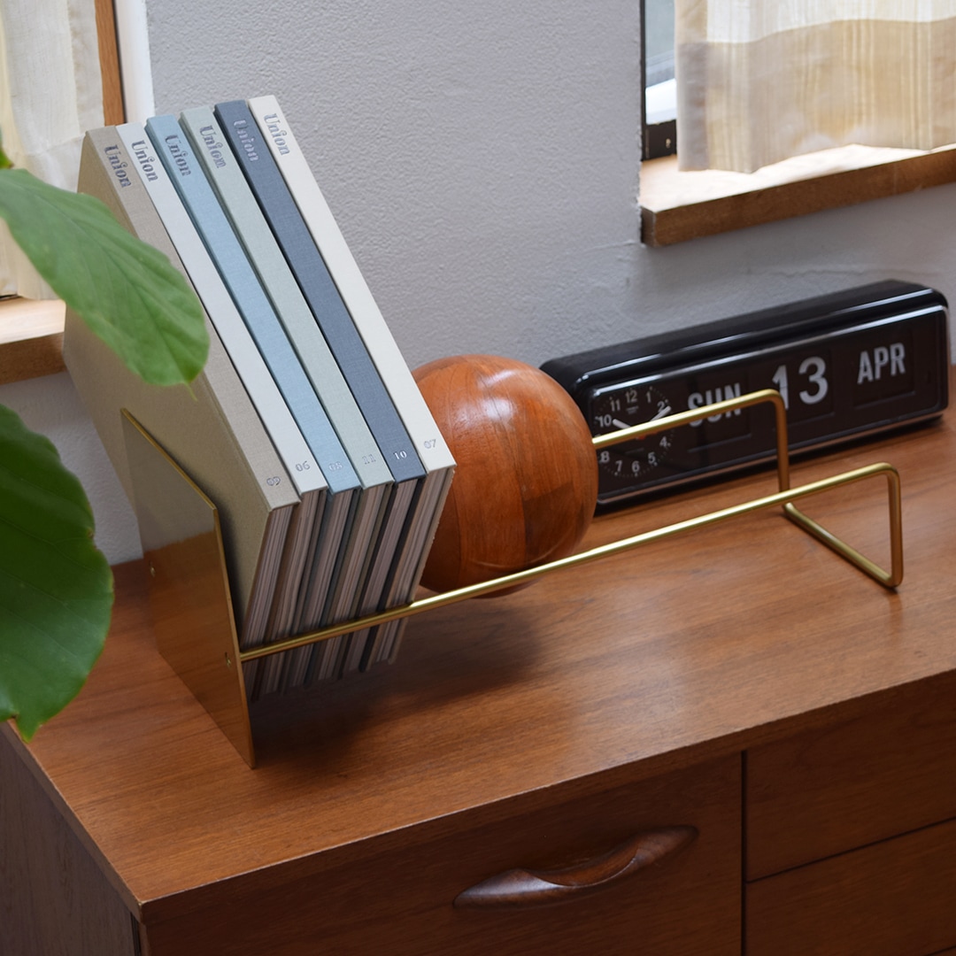 壁や柱の傷を防ぎたい 爪とぎをブックエンドで立てる ねこDIY動物のリアルを伝えるWebメディア「REANIMAL」