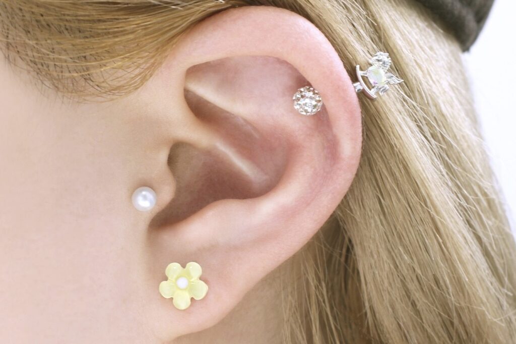 アンテナヘリックスの開け方！開けるのが痛すぎるって本当？ボディピアス凛軟骨ピアスまとめ