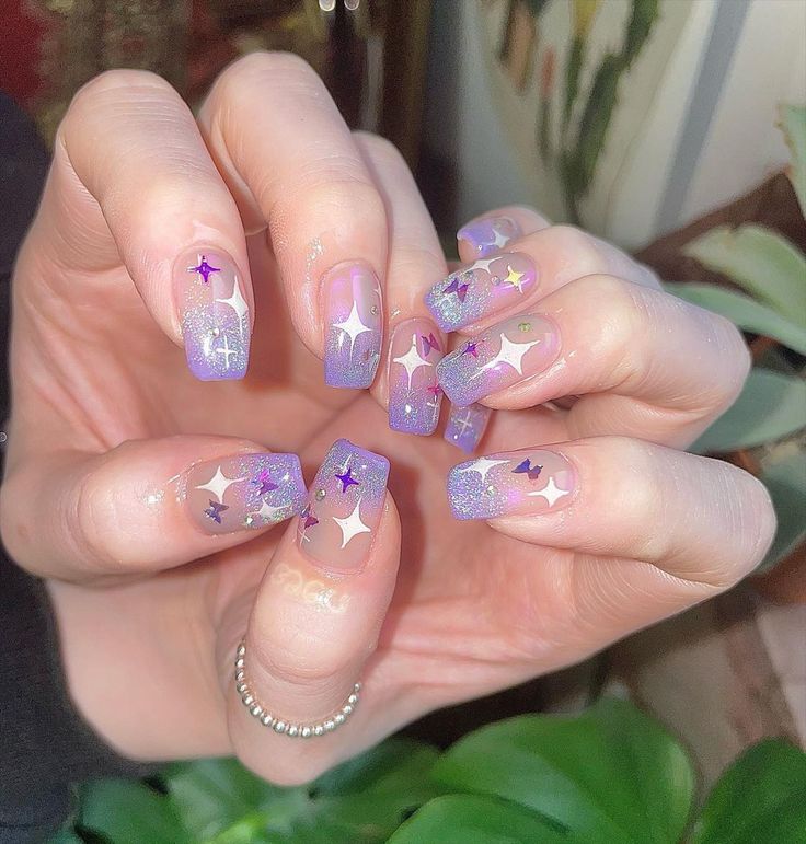 パープルマグネットグラデーション ビジューをたくさん散りばめて、キラキラです.* ・ Salon deCUPIDOのネイルデザイン 20241107234604 ミニモ