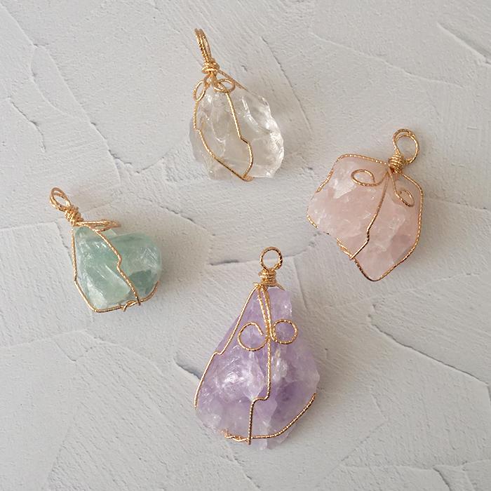✴︎ヒーラーが作る天然石ワイヤーラッピングアクセサリー✴︎ソーダライトSalon de monna ✴︎ヒーリングワイヤーアクセサリー✴︎