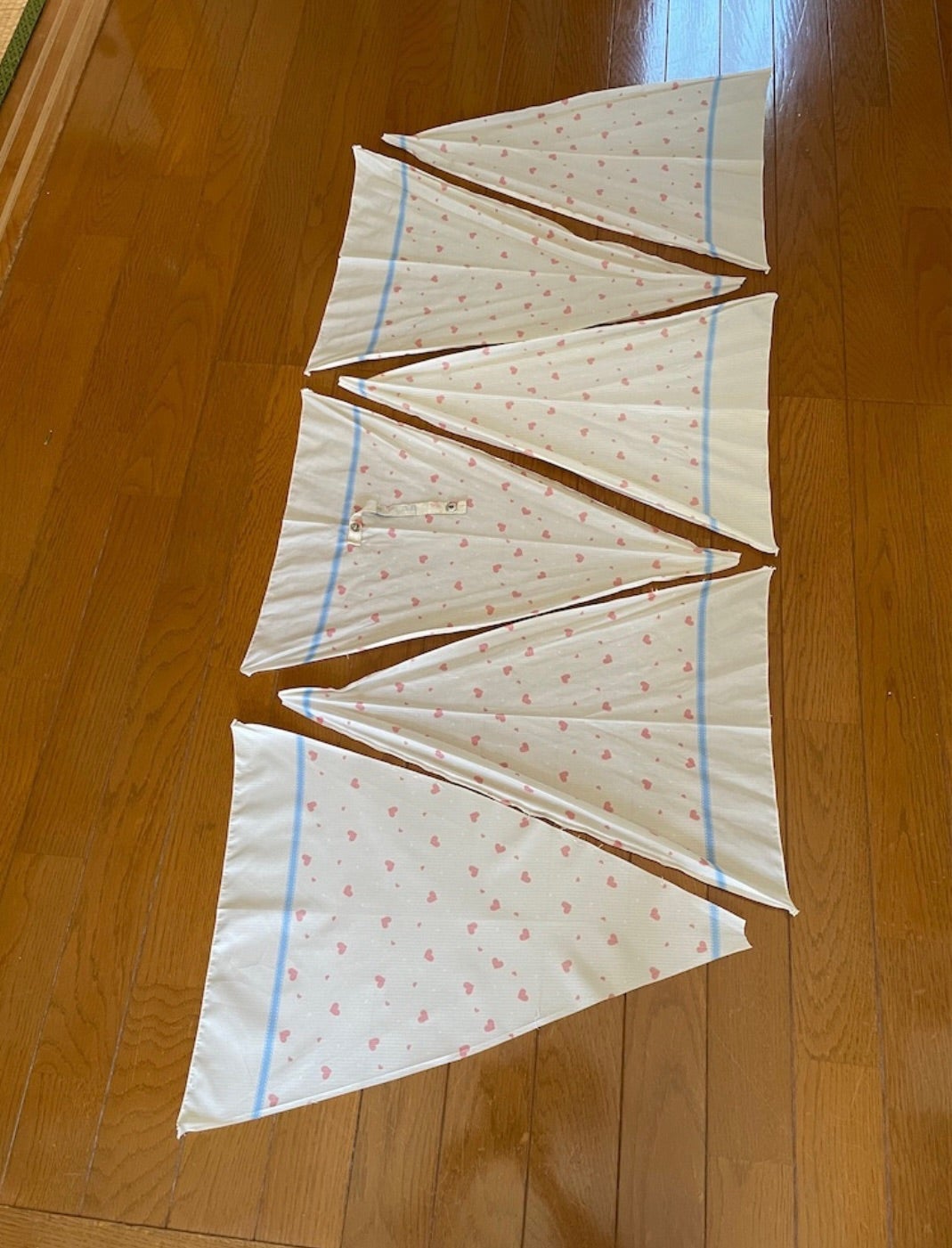 ビニール傘を再利用したトートバッグが魅力的！ すべて模様が異なる1点ものですPouch ポーチ