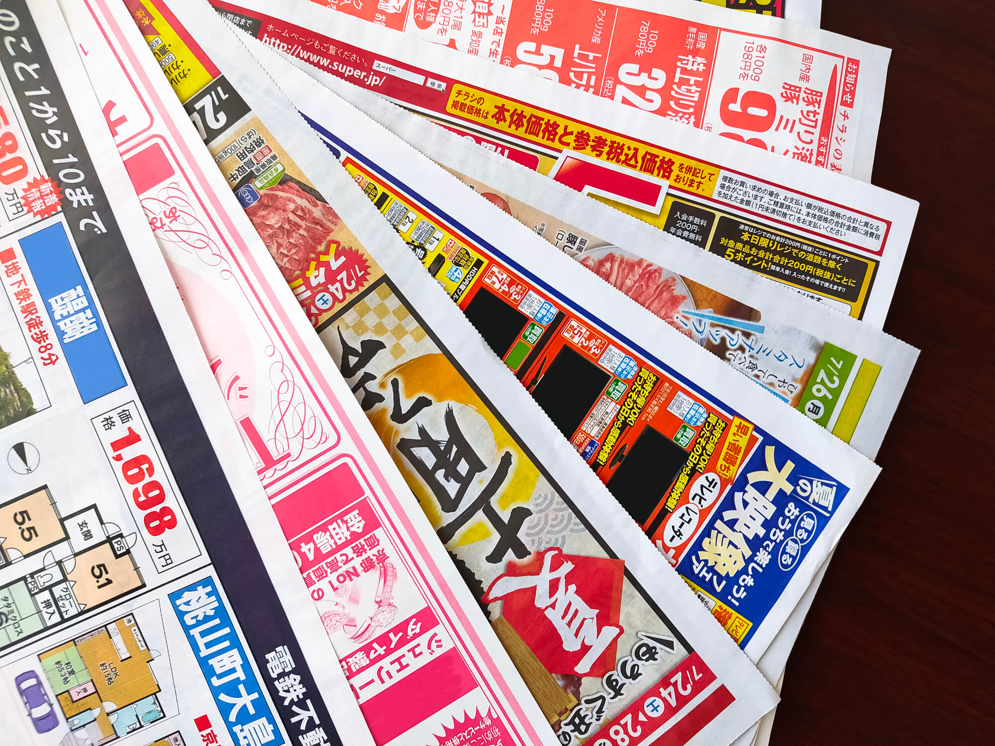 フライヤー作成に適した紙とは？種類と厚みについて徹底解説！チラシデザイン印刷ならデザイン印刷通販デザプリン