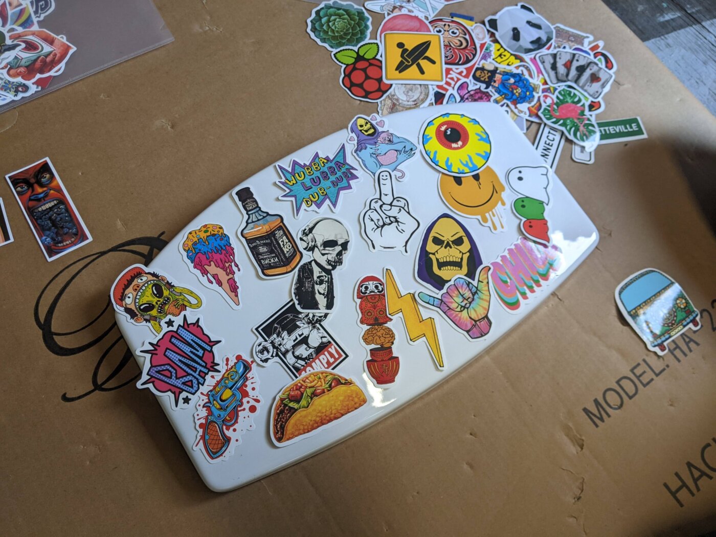 ステッカーボムでカッコ良くカスタムする方法・やり方！押さえておきたいポイント３点！ - みあぽん miapom