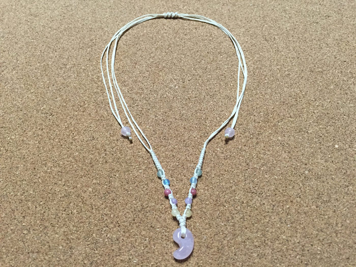 楽天市場好きな石が選べる ソーダライト 方ソーダ石 ・勾玉ペンダント ネックレス◇チョーカー仕様◇ メンズ レディース ペア ・パワーストーン・天然石・ハンドメイド・手作り・お守り・日本古来より伝わる魔除け石！ :パワーストーン通販専門店GRAVEL