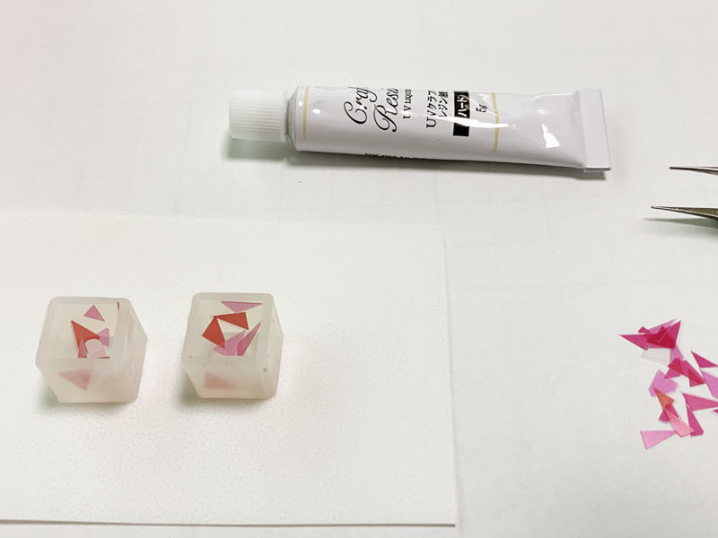 100均でDIY ダイソーの「UVレジンキット」でイヤリングに初挑戦！キレイに作れる率が上がるコツもご紹介Pouch ポーチ