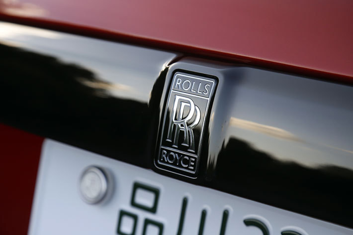 ロールスロイスのエンブレムはなぜ特別か？他車種との違いから盗難対策まで徹底解説 - 車の美学 -Kuruma no Sait