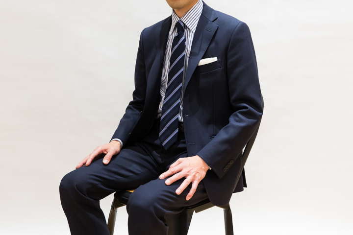 スーツのボタンを座る時に外す理由