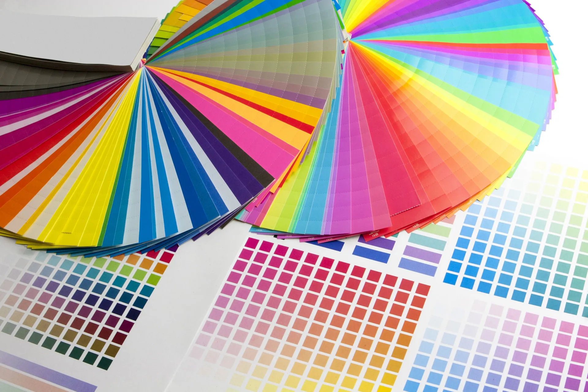 デザイナー必見！広告チラシのすぐれた配色を徹底紹介！「一目で伝わる配色とレイアウト」発売株式会社パイ インターナショナルのプレスリリース