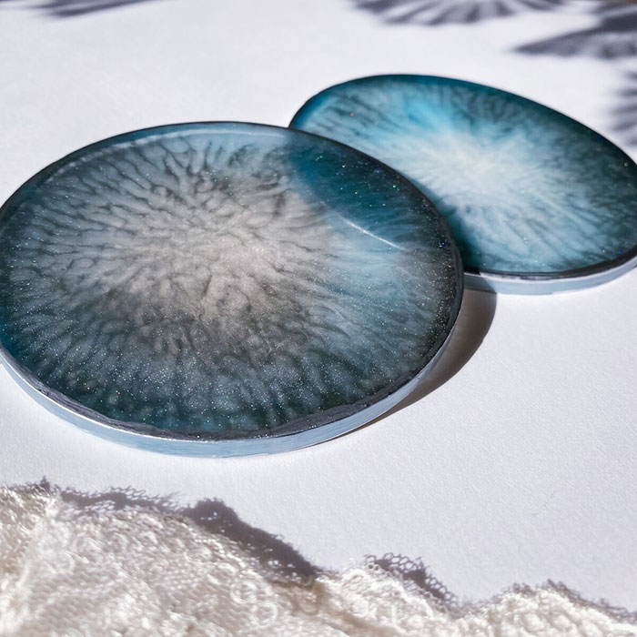 レジン♡ほぼ100均材料で作る！レジンアクセサリーの作り方 How to make resin accessories. Englishsubtitles. - YouTube