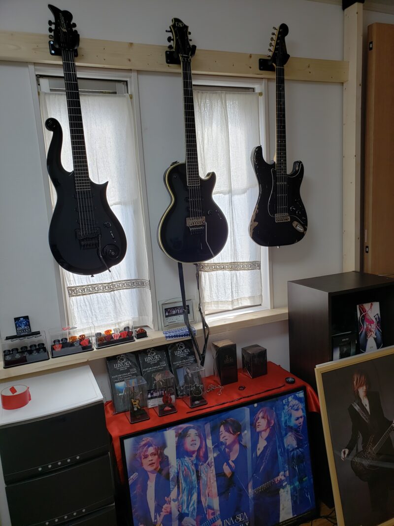 ウォールギターフック タワー 石こうボード壁対応山崎実業 tower アコースティックギター ベース 弦楽器 楽器 ハンガー 石膏 壁掛け壁面収納 賃貸 スタンド ディスプレイ インテリア おしゃれ yamazaki 公式 モノトーン ブラック ホワイト 1925 1926 57-192