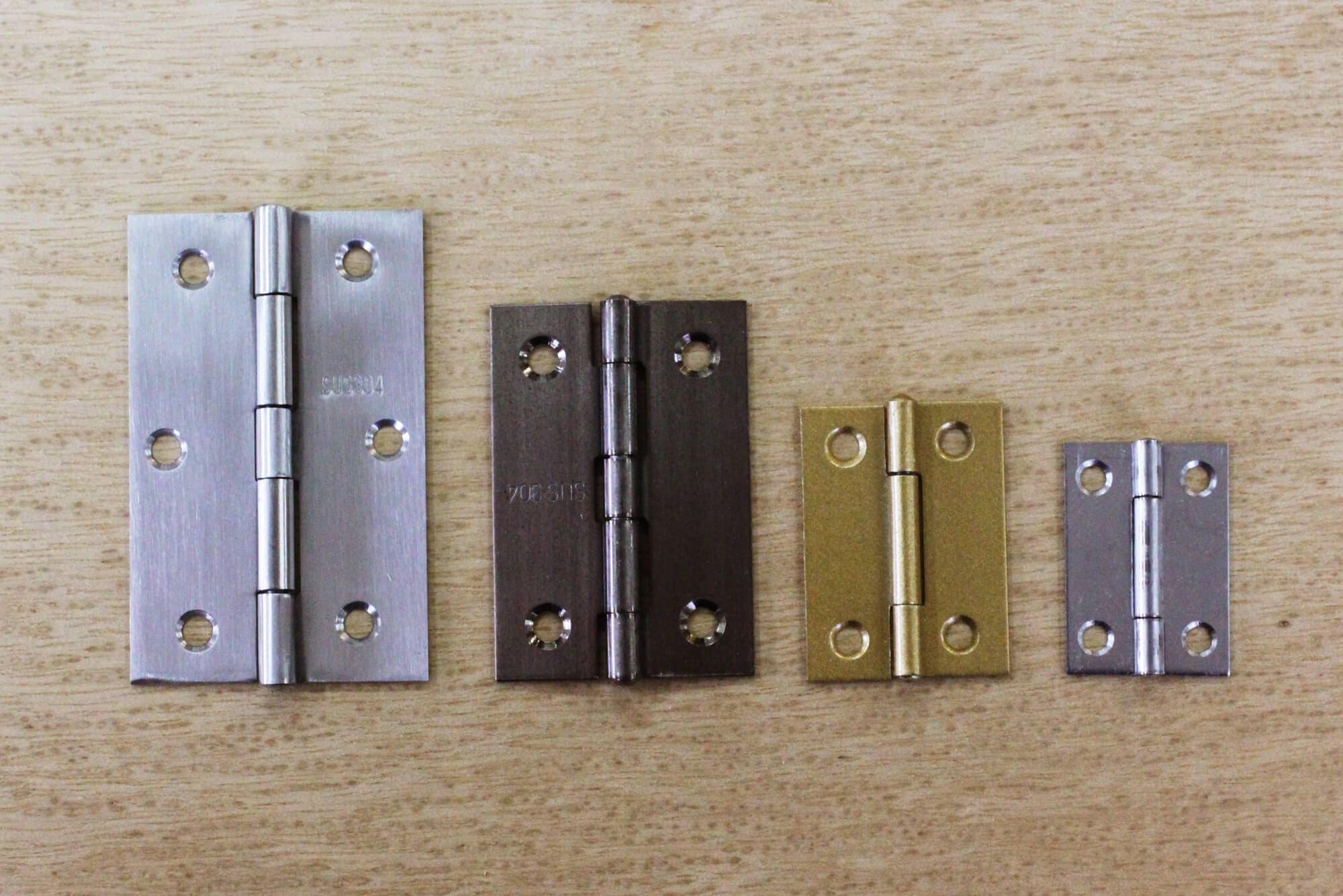 ウェスタン ヒンジ 蝶番 取り付け ウエスタンドア 調整 スイングドア 蝶番 付け方 ウエスタン 扉 グレビティー – DIYパートナ