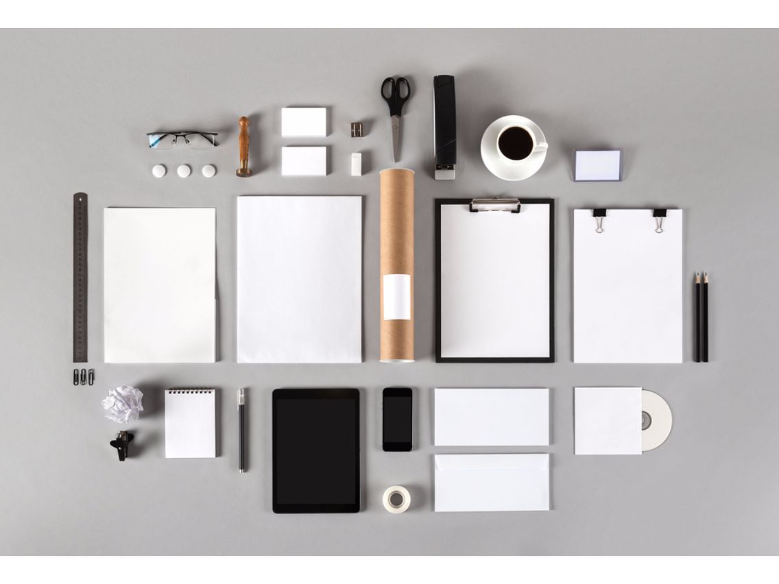 ウェブサイト テンプレート・ワイヤーフレーム・モックアップPCブラウザ スマートフォンイラスト素材6835728- フォトライブラリ